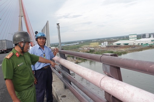 Đại úy Cảnh sát 8 lần giải cứu người nhảy cầu tự tử